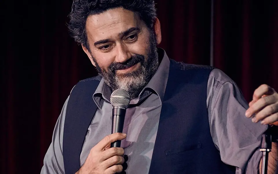 Andrea Vasumi sul palco, ritratto in primo piano